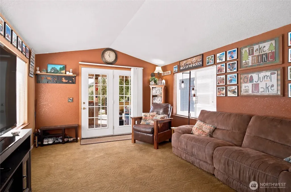 11155 S Lakeshore Road Chelan WA 98816