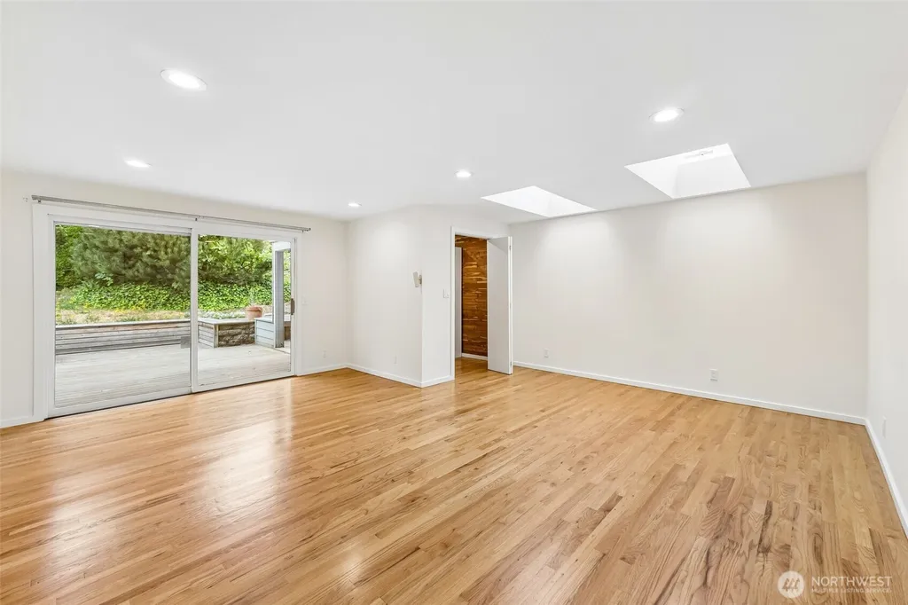12456 SE 27th Street Bellevue WA 98005