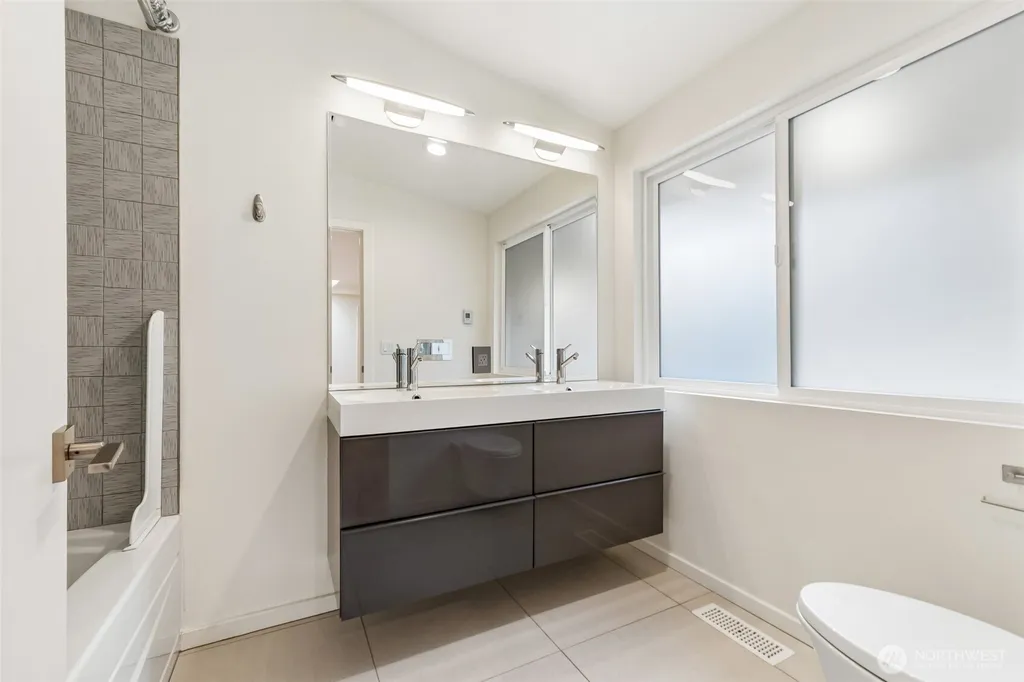 12456 SE 27th Street Bellevue WA 98005