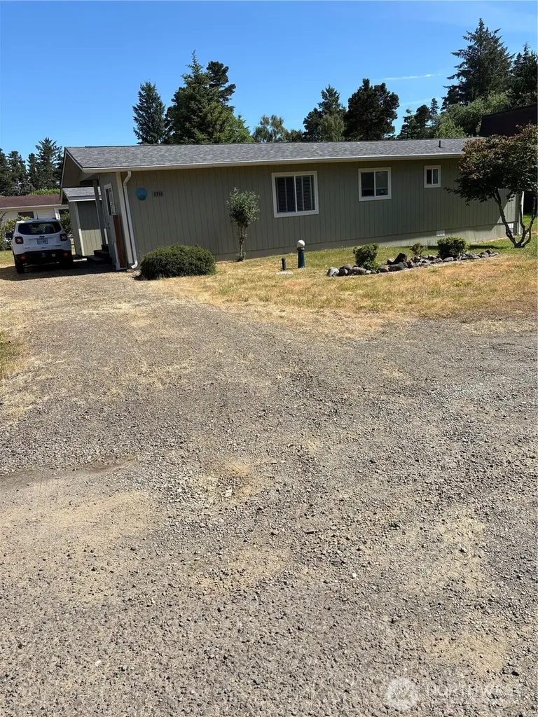 1711 272nd Place Ocean Park WA 98640