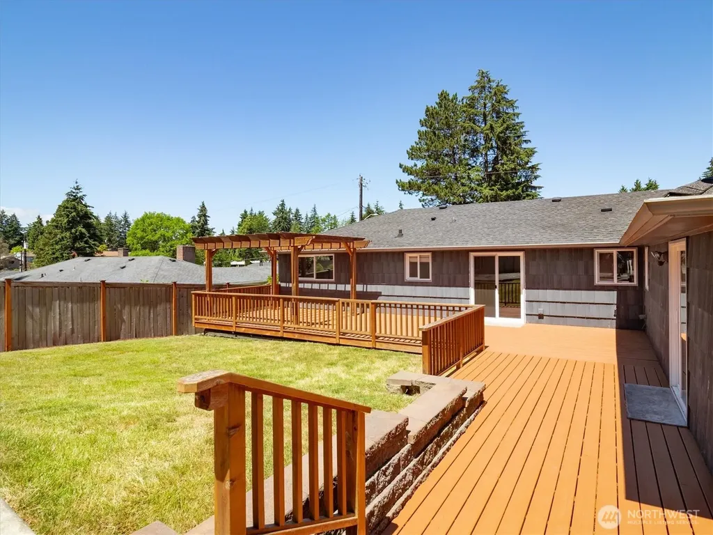 605 S 198th Street Des Moines WA 98148