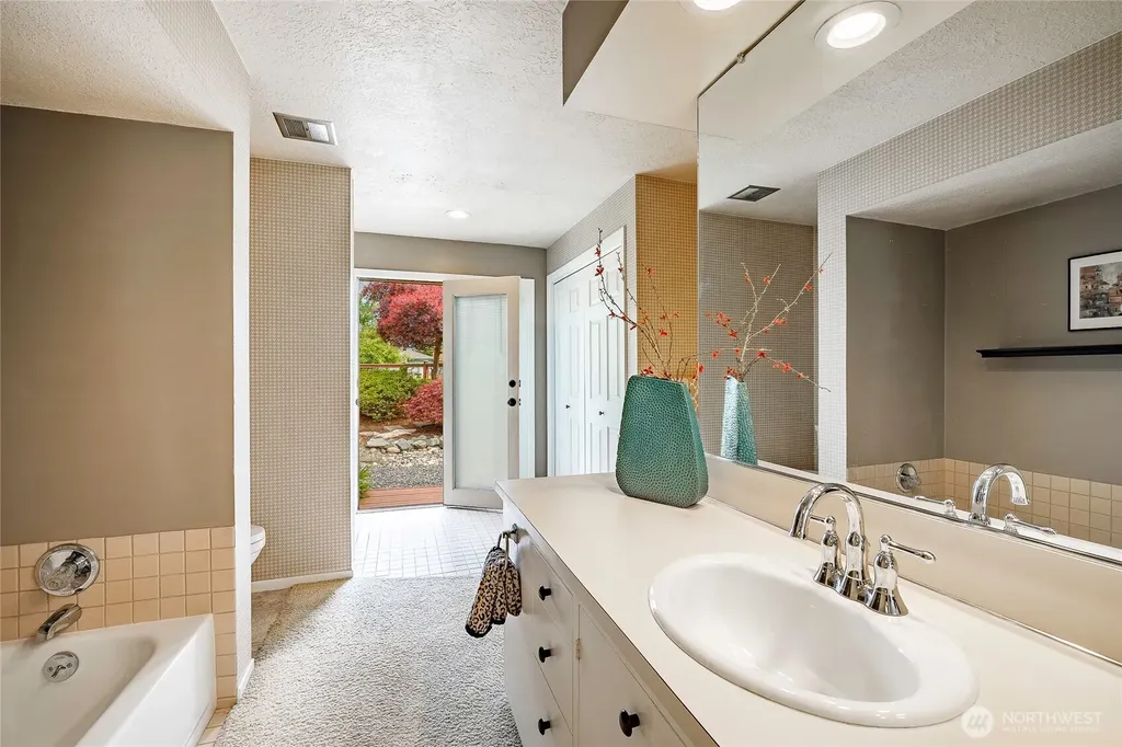 2808 Azalea Place Bellingham WA 98225