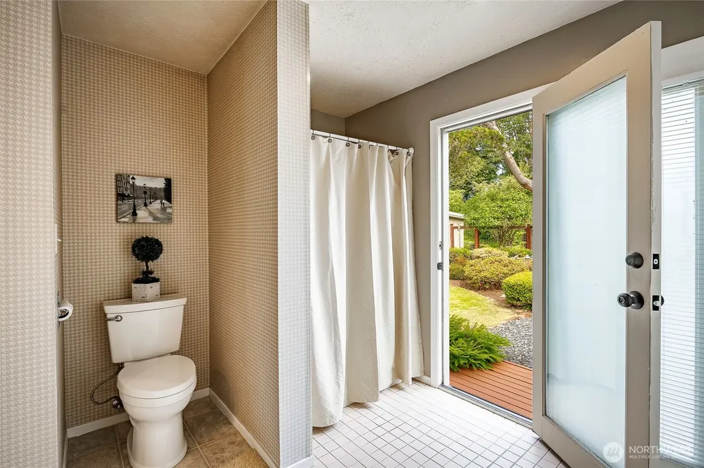 2808 Azalea Place Bellingham WA 98225