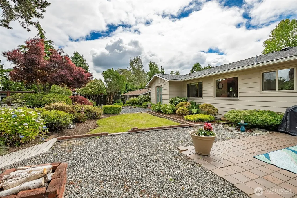 2808 Azalea Place Bellingham WA 98225
