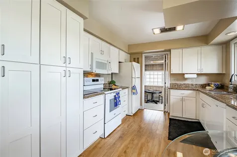 2808 Azalea Place Bellingham WA 98225