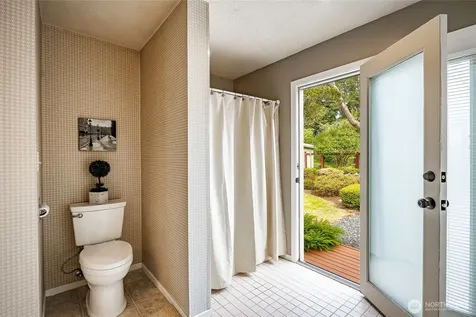 2808 Azalea Place Bellingham WA 98225