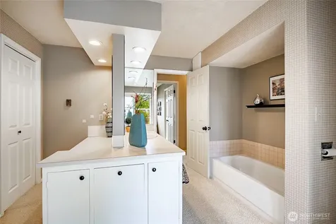 2808 Azalea Place Bellingham WA 98225