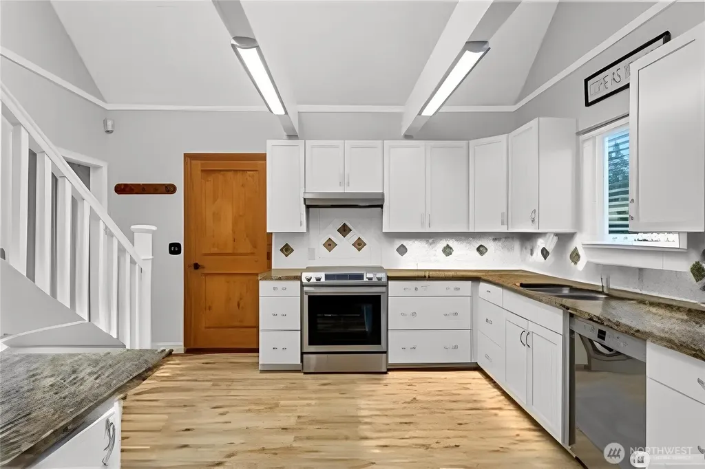 6502 Avondale Road SW Lakewood WA 98499