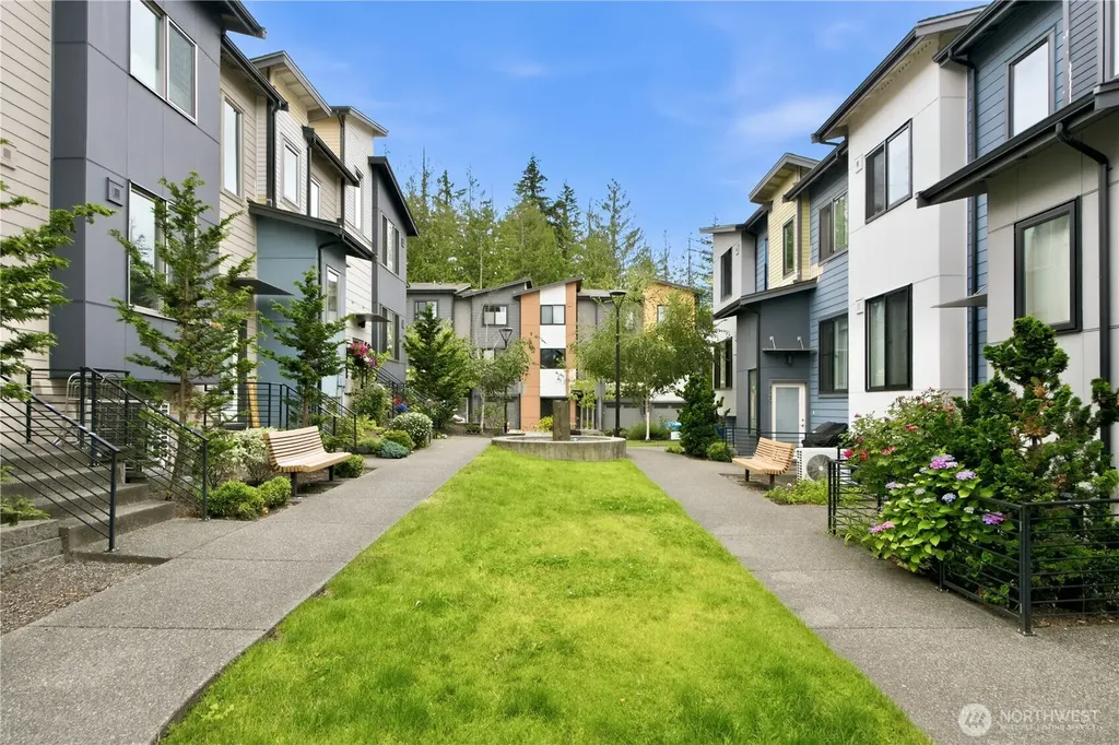 522 Glacier Walk SE Sammamish WA 98074