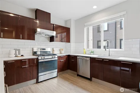 522 Glacier Walk SE Sammamish WA 98074