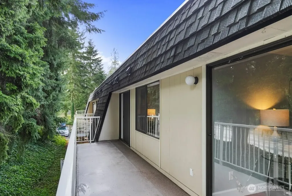 9908 NE 124th Street Kirkland WA 98034