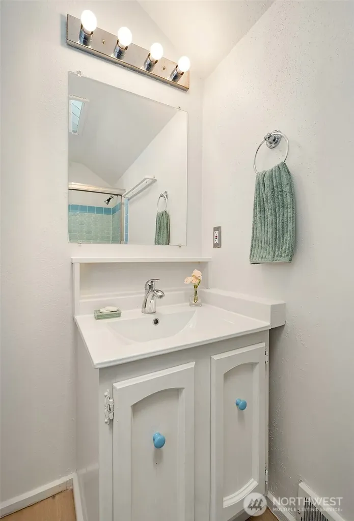 7206 SW 248th Street Vashon WA 98070