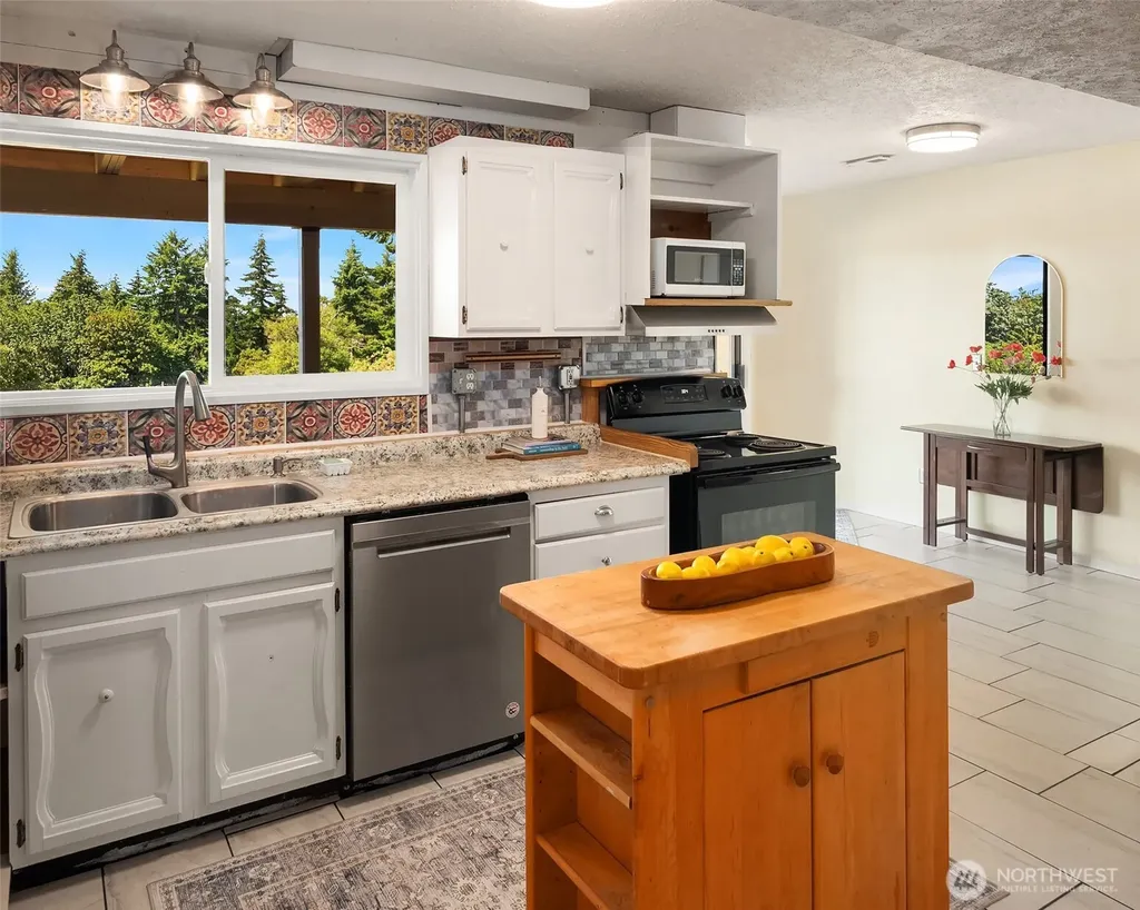 7206 SW 248th Street Vashon WA 98070