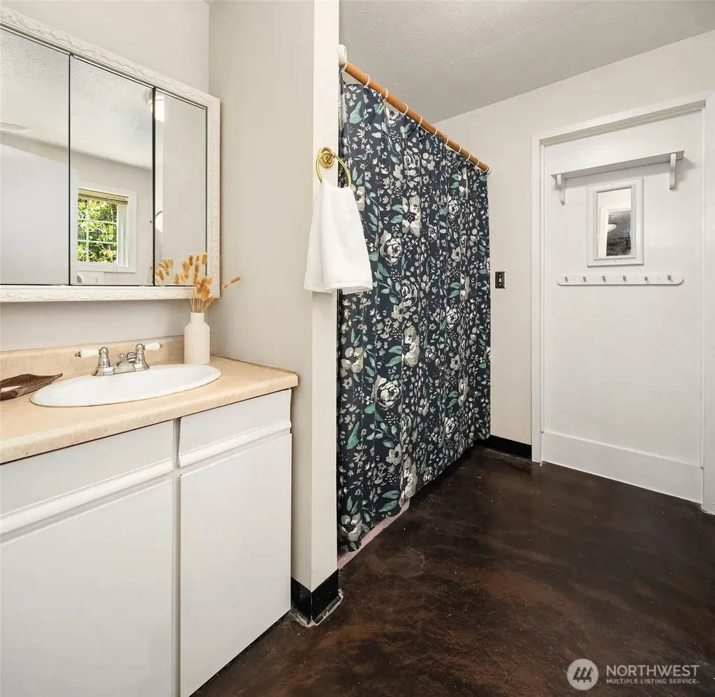 7206 SW 248th Street Vashon WA 98070
