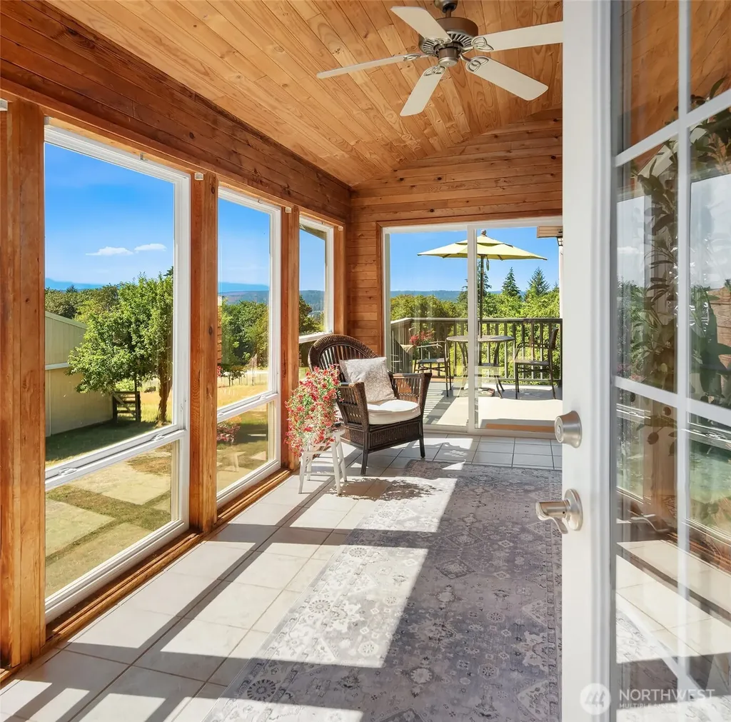 7206 SW 248th Street Vashon WA 98070