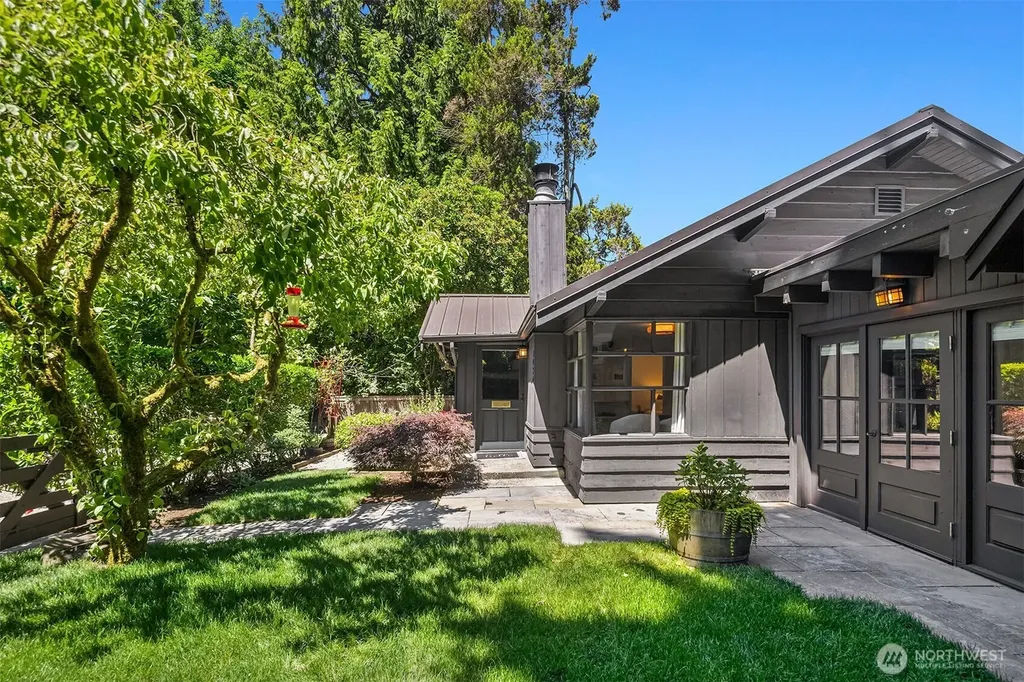 1426 37th Avenue E Seattle WA 98112