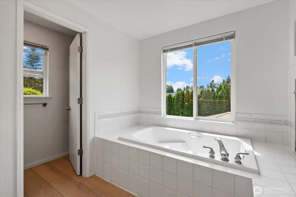20448 105th Avenue SE Kent WA 98031
