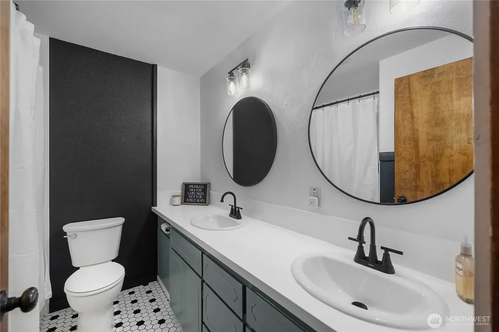 7004 Alderwood Court SE Lacey WA 98503