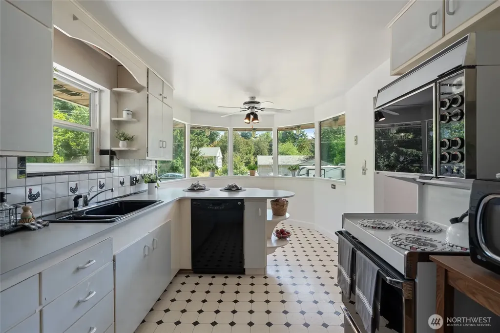 14839 4th Avenue S Burien WA 98148