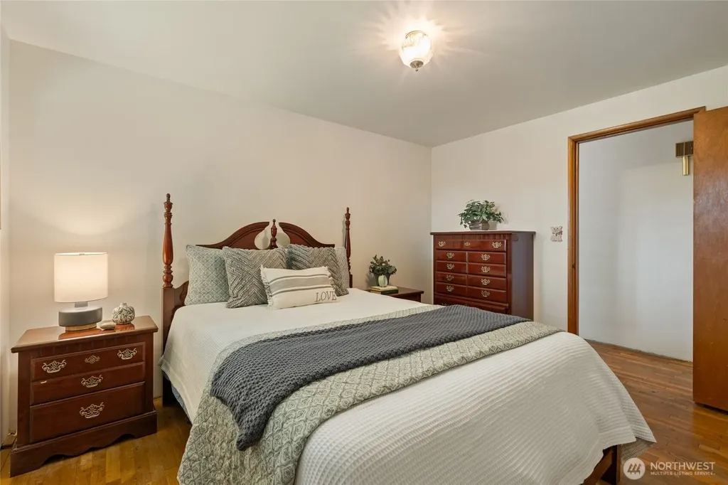 14839 4th Avenue S Burien WA 98148