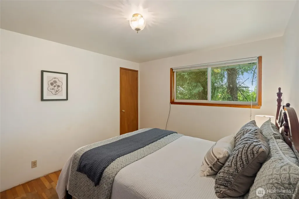 14839 4th Avenue S Burien WA 98148