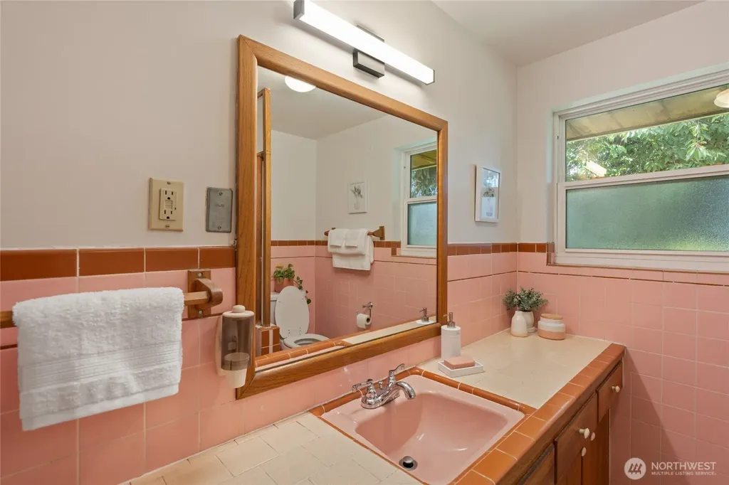 14839 4th Avenue S Burien WA 98148