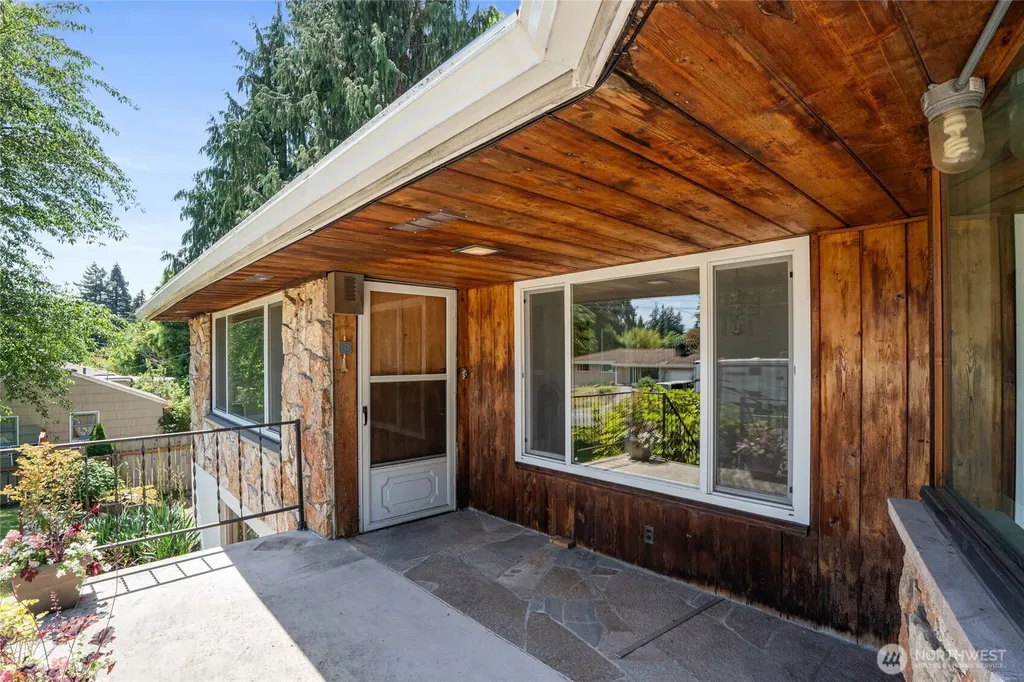 14839 4th Avenue S Burien WA 98148