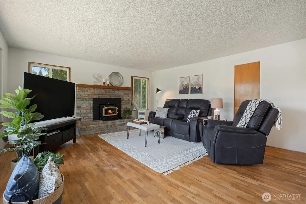 14839 4th Avenue S Burien WA 98148