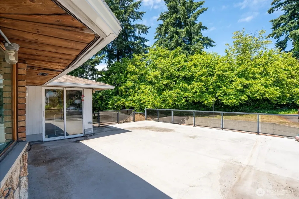 14839 4th Avenue S Burien WA 98148