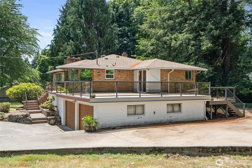 14839 4th Avenue S Burien WA 98148