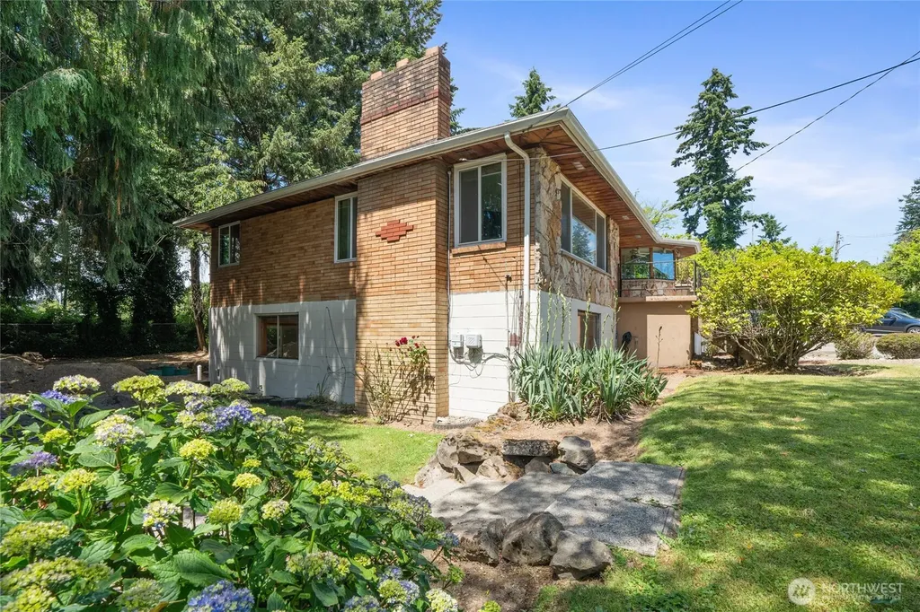 14839 4th Avenue S Burien WA 98148