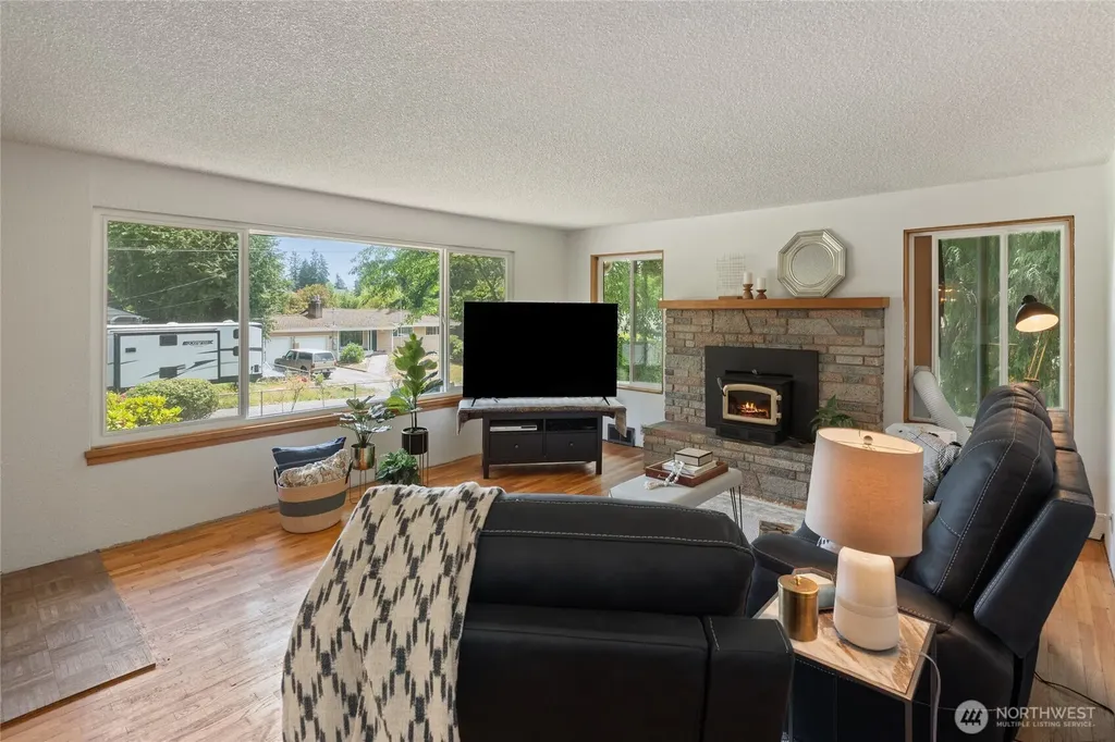 14839 4th Avenue S Burien WA 98148