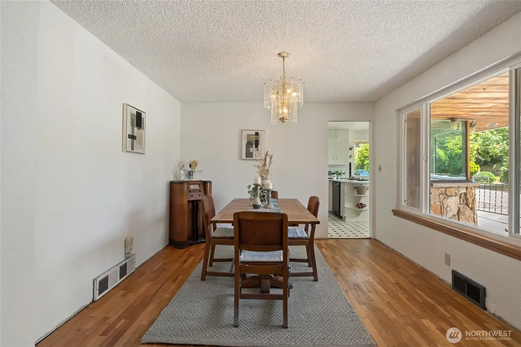 14839 4th Avenue S Burien WA 98148
