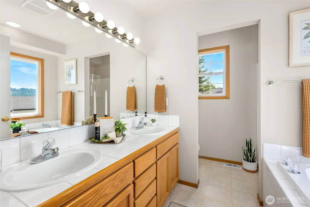 14811 1st Avenue NE Duvall WA 98019