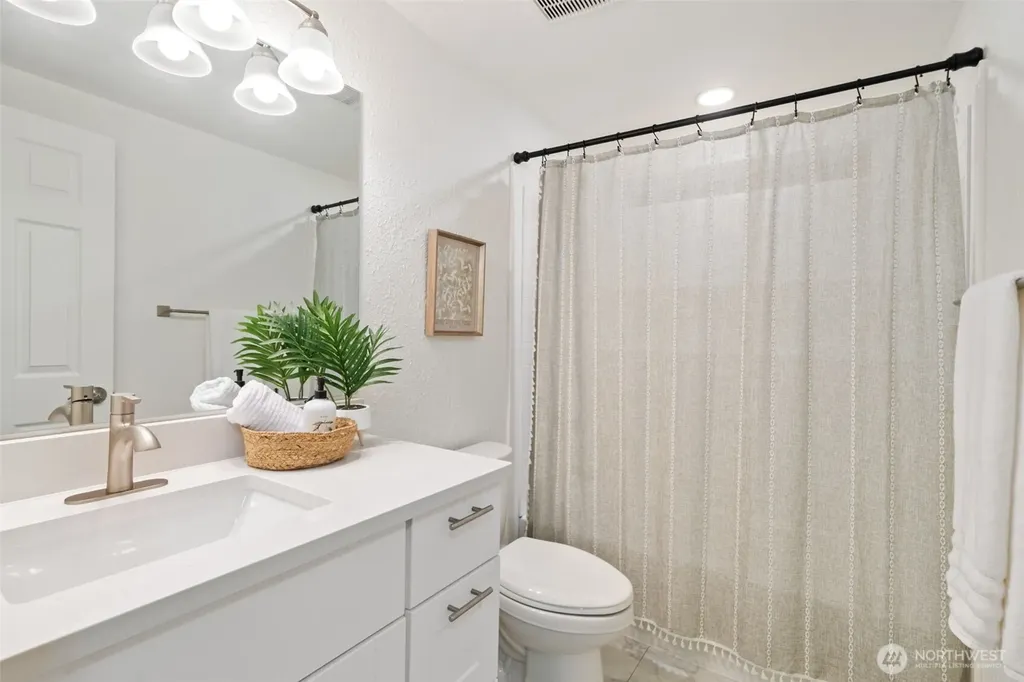 1754 NE Mesford Road Poulsbo WA 98370