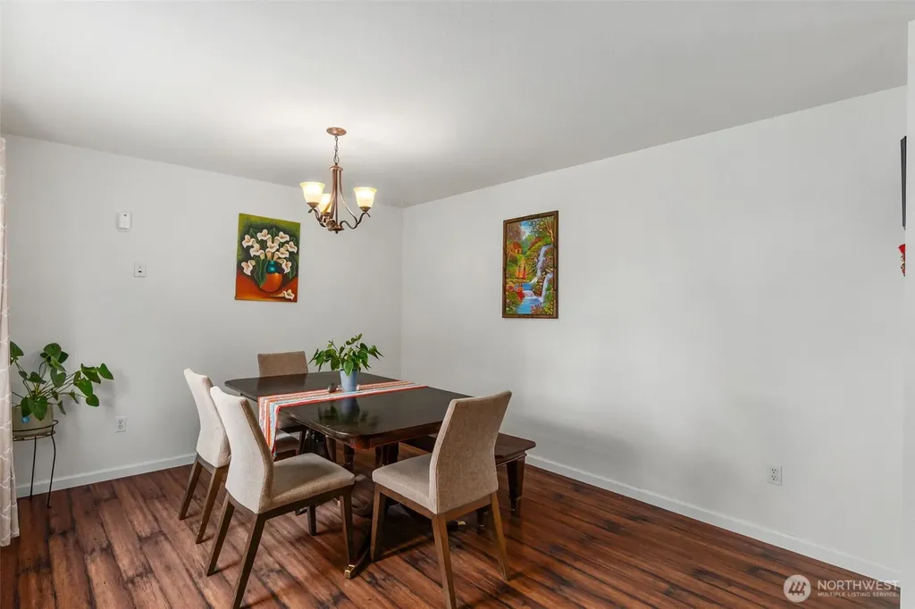 5601 Thornbury SE Lacey WA 98513
