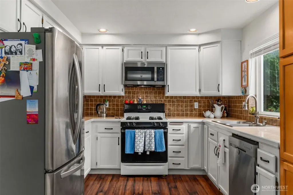 5601 Thornbury SE Lacey WA 98513