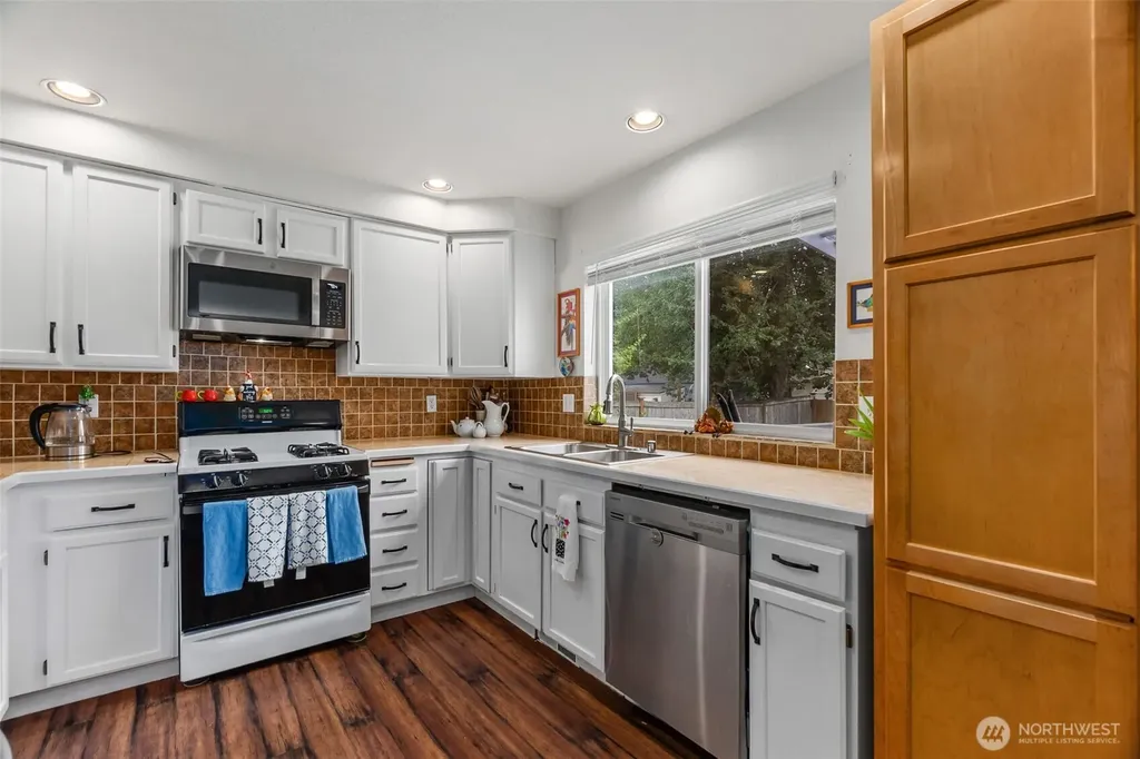 5601 Thornbury SE Lacey WA 98513