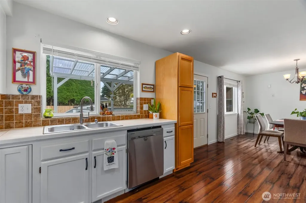 5601 Thornbury SE Lacey WA 98513