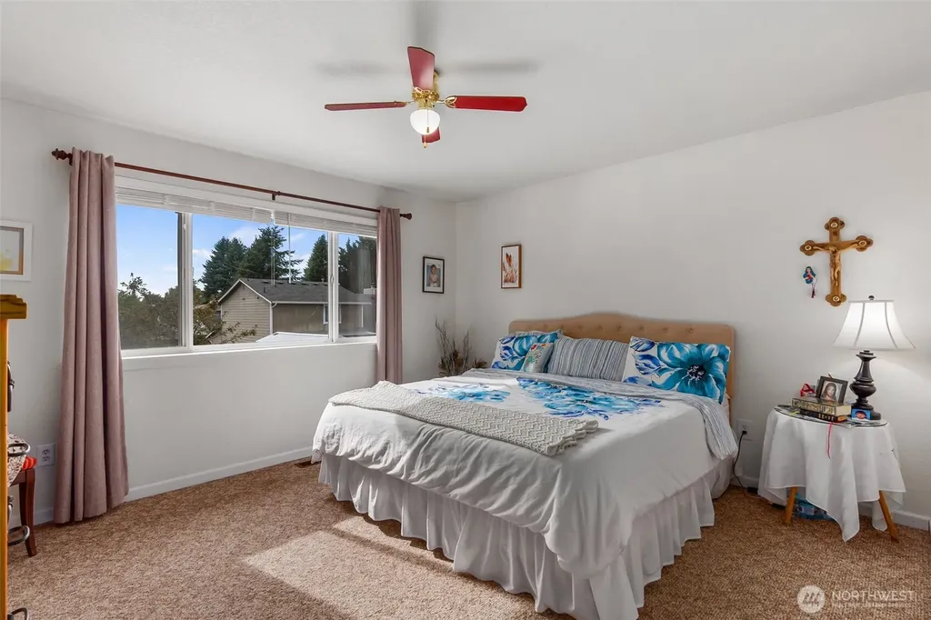 5601 Thornbury SE Lacey WA 98513