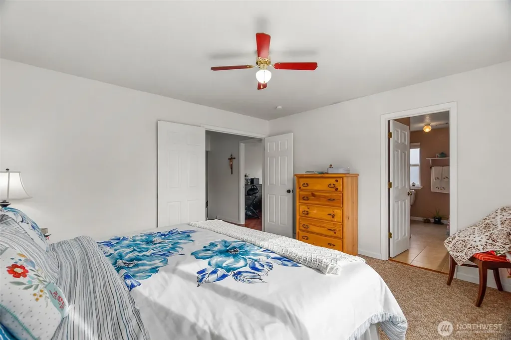 5601 Thornbury SE Lacey WA 98513