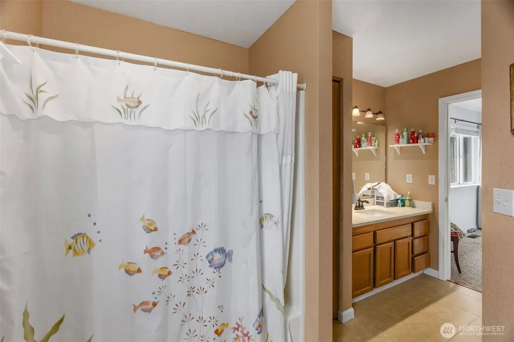 5601 Thornbury SE Lacey WA 98513