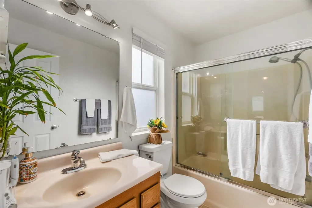 5601 Thornbury SE Lacey WA 98513