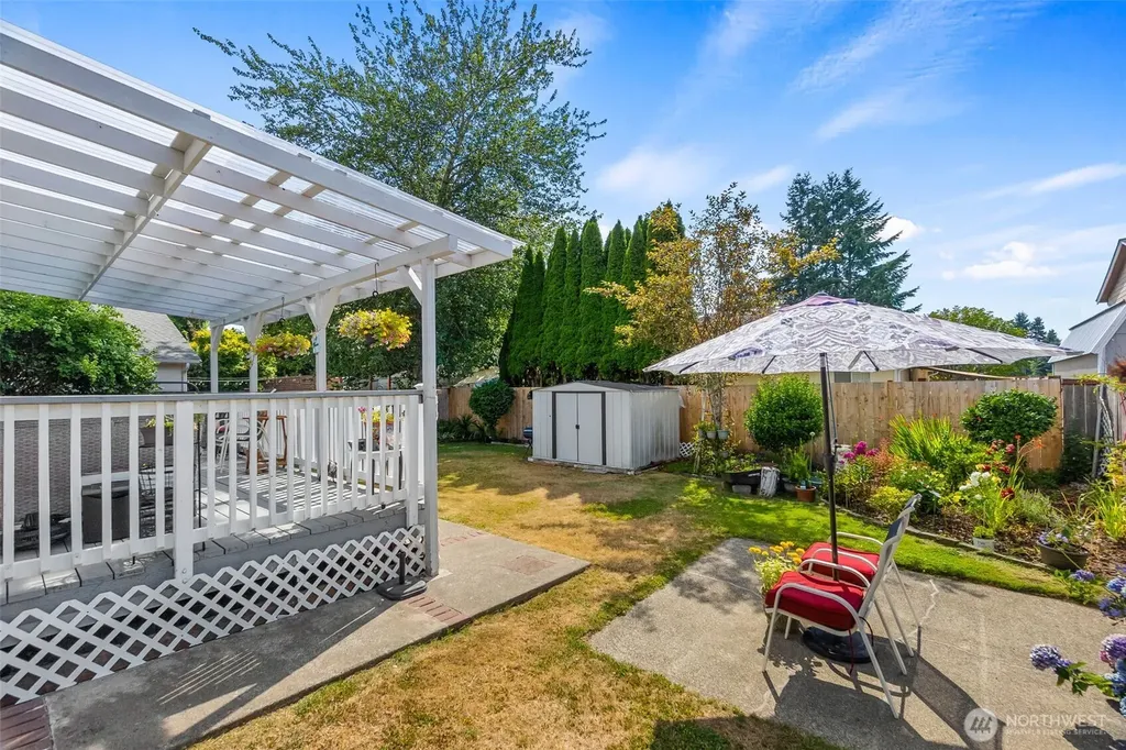 5601 Thornbury SE Lacey WA 98513