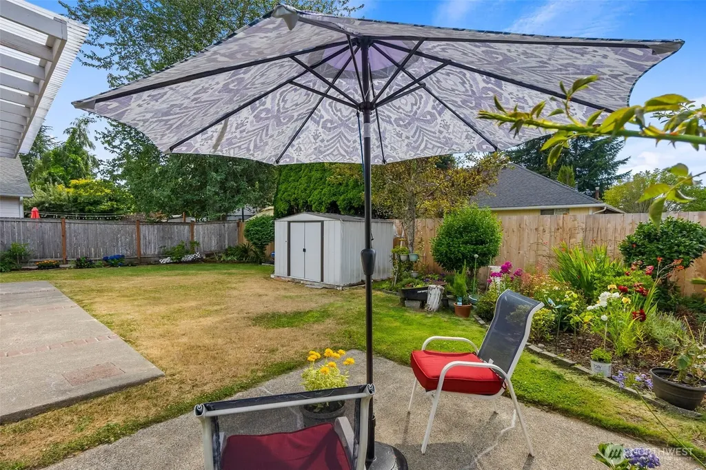 5601 Thornbury SE Lacey WA 98513