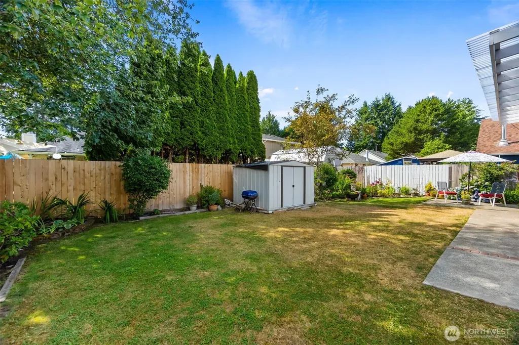 5601 Thornbury SE Lacey WA 98513