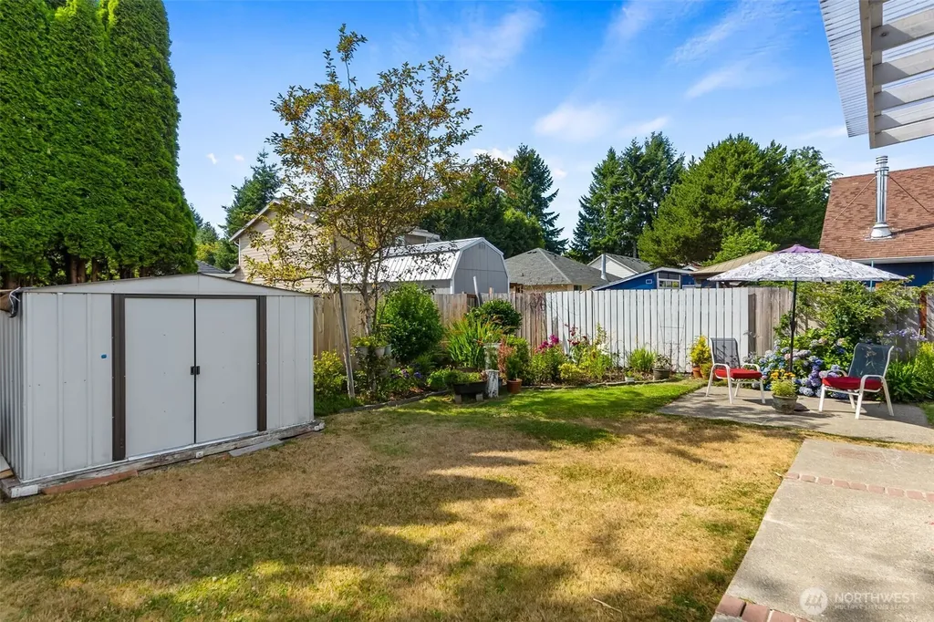 5601 Thornbury SE Lacey WA 98513
