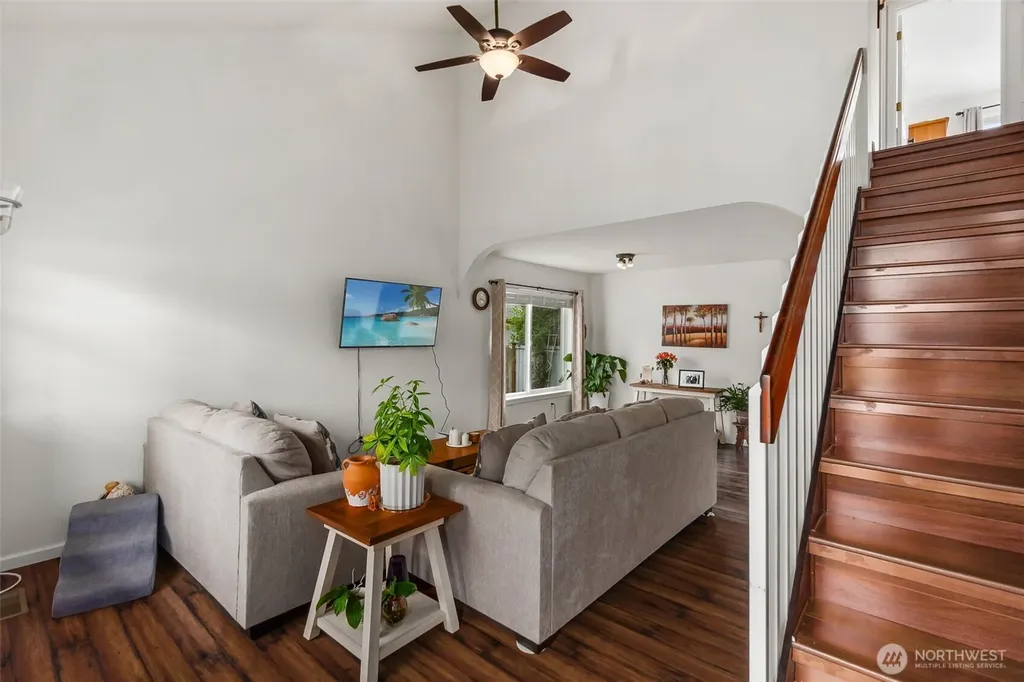 5601 Thornbury SE Lacey WA 98513
