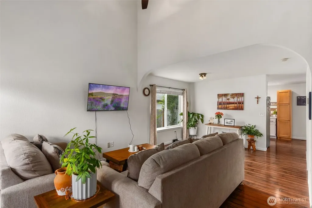 5601 Thornbury SE Lacey WA 98513