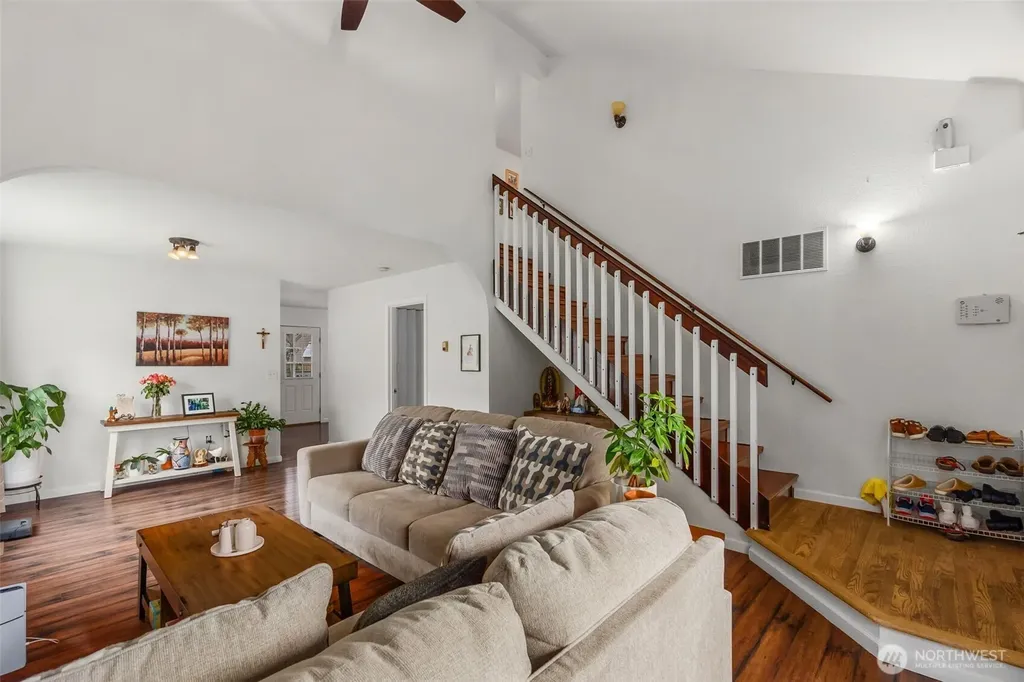 5601 Thornbury SE Lacey WA 98513